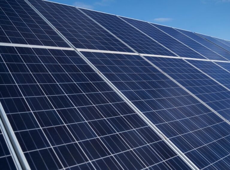 low-angle-solar-pannels-arrangement_23-2149352235